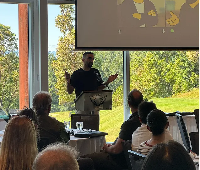 Shahab Papoon presenting AI and automation strategies at a workshop